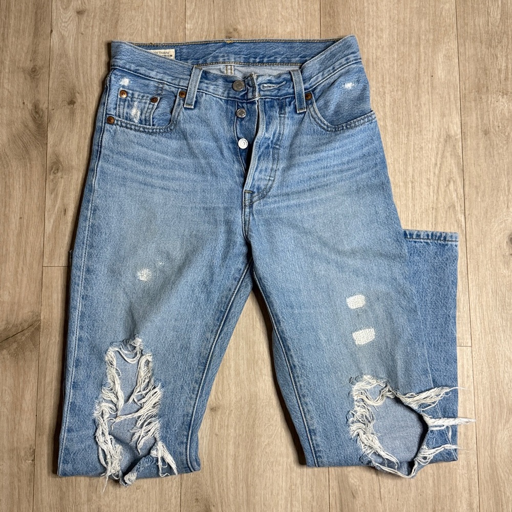 Levi's 501® Ankle Distressed Jeans - Picture 3 of 7